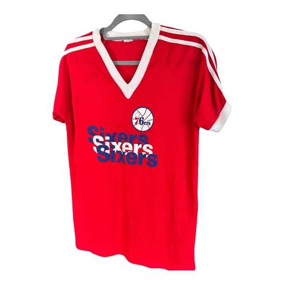 Vintage 76ers T-Shirt Retro Red Philadelphia Sixers Tee Distressed Graphic Uni - Picture 1 of 8